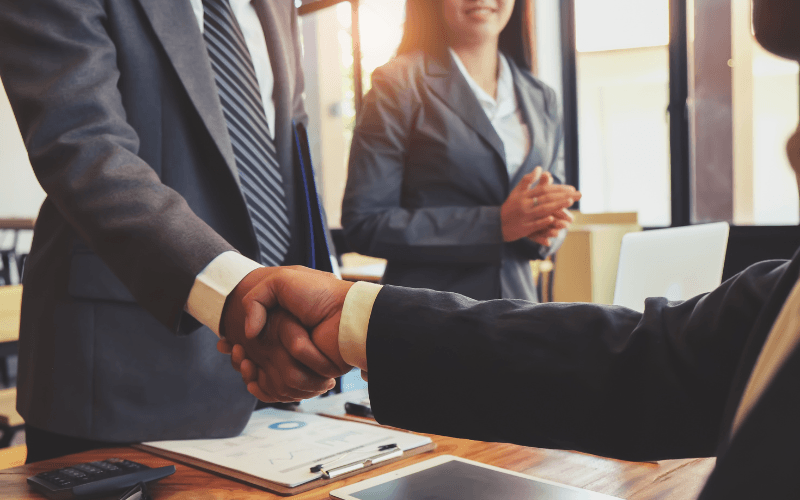 Shaking hands USE opn